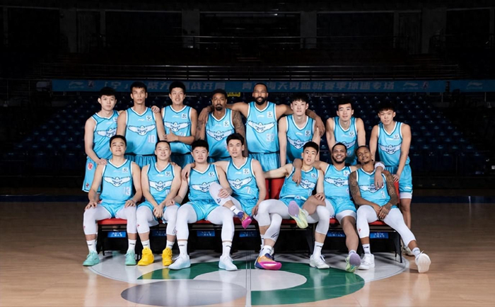 足球游戏电脑版实况-转投恩师拿到大合同！CBA顶薪后卫与老东家闹翻，场均只有5.9分|青岛男篮|青岛市|王奕博|稠州|刘维伟_新浪体育_新浪新闻